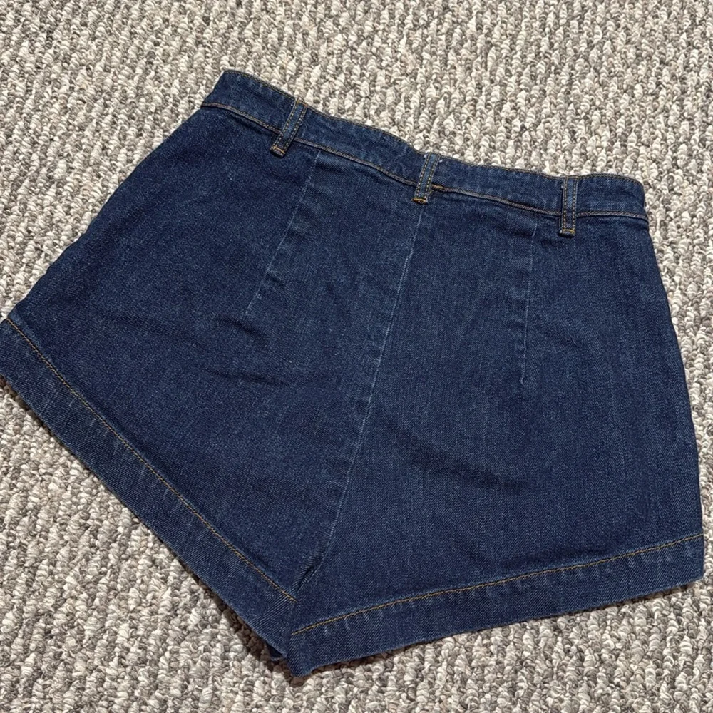 REVOLVE Amanda Uprichard Denim Kelso Short in Heritage - Picture 11 of 12